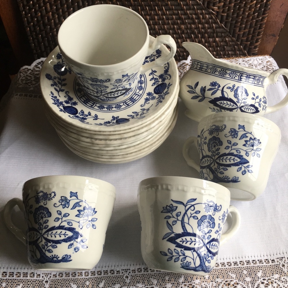 WEDGWOOD Blue Heritage Porcelain Dinnerware - Picture 5 of 5